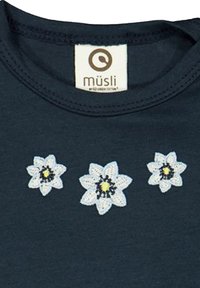 Dark navy T-shirt featuring three embroidered white flowers with yellow centers. Label reads "müsli." Smooth cotton fabric with a round neckline.