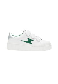 Baskets blanches avec un design d'éclair vert, des bandes auto-agrippantes, des accents argentés sur le talon, et une semelle en caoutchouc texturé blanche.