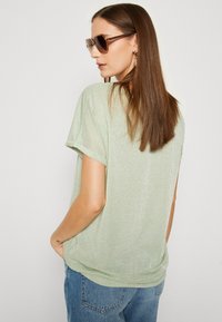 Mos Mosh TEE - Apdrukāts T-krekls - smoke green
