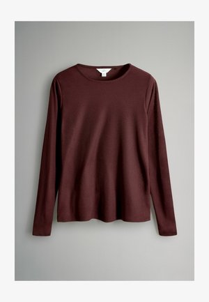 Tumši brūns, garām piedurknēm, apaļgala krekls no mīksta auduma, novietots uz gaiši pelēka fona.