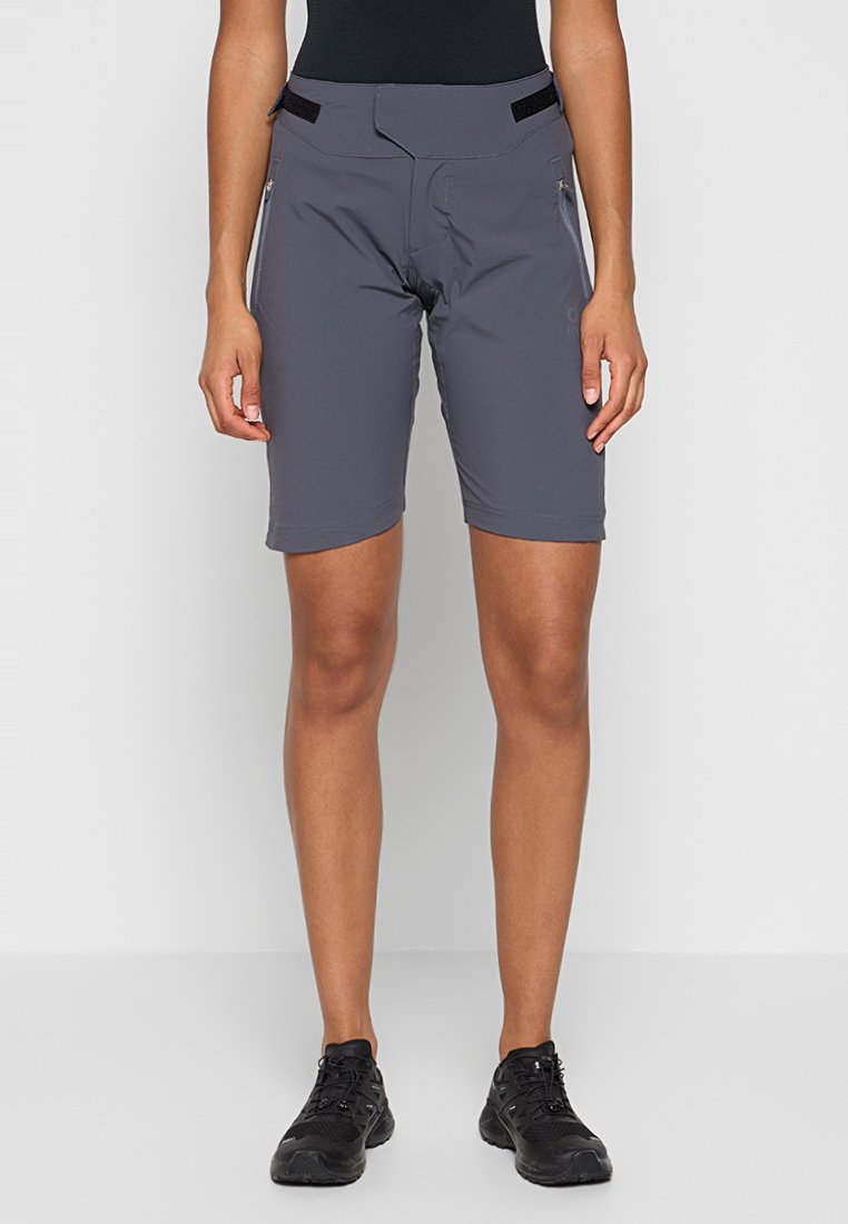 Pantalones montañeros cortos