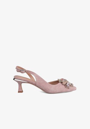 Zapato slingback de ante rosa con punta afilada, tacón pequeño y diseño floral adornado con gemas de varios colores.