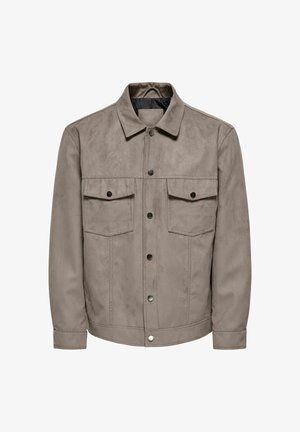 Taupe-farbenes Wildlederjacke mit Druckknöpfen vorne, zwei Klappentaschen auf der Brust und klassischem Kragen.