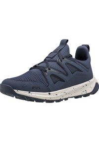 Modré sportovní boty s vrškem z prodyšné síťoviny, elastickými šňůrkami a texturovanou podešví. Obsahují kontrastní střední podrážku s bílými skvrnami a logo.