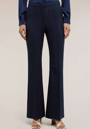 - Spodnie materiałowe