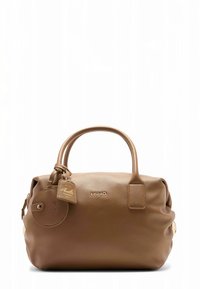 Sac à main en cuir marron avec poignées arrondies, design minimaliste et texture subtilement froncée. Comprend une étiquette amovible avec logo.