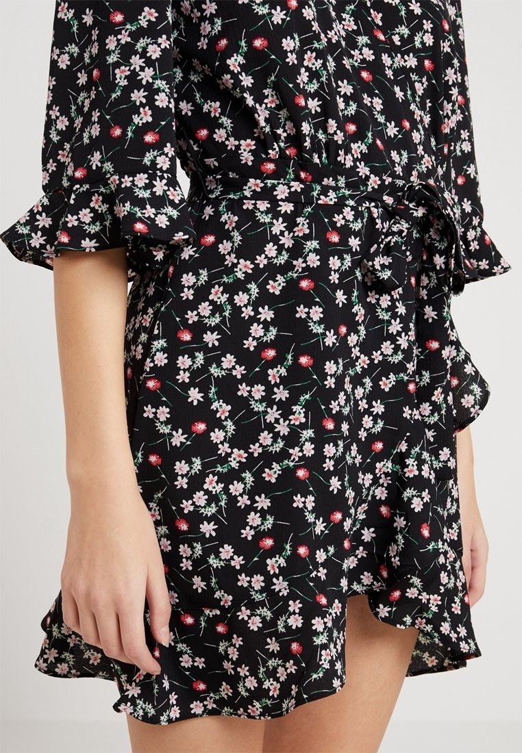 fashion union wrap dress Fashion Union Petite Floral Wrap Around Dress Size 6