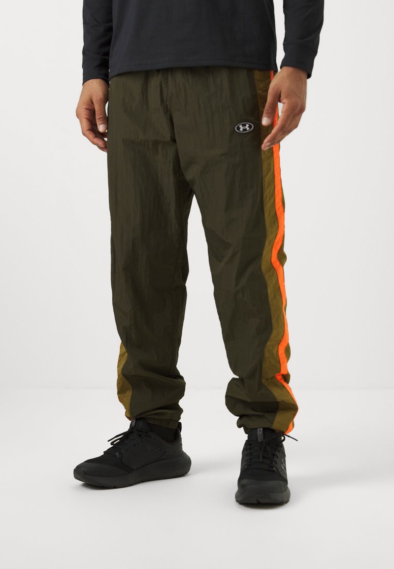 Under Armour ICON TRACK - Treniņtērpa apakšdaļas - expedition green
