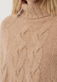 someday. Stickad tröja - mottled light brown