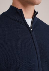 WE Fashion Neuletakki - navy blue