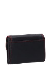Schwarze Lederbörse mit rotem Nähten, Klappdesign, glatter Textur und kompakter Form, die minimalistische und klare Linien zeigt.