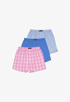 Drei Paar Herrenboxershorts in pink kariert, uni blau und blau-weißen Streifen mit elastischem Bund.