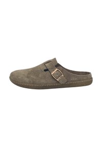 Ruskindssko i olivengrøn med slip-on-design, sidelukning med spænde og brun gummisål. Tekstureret overflade med syede detaljer.