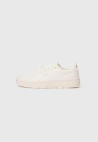 Valgt, white