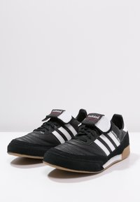 adidas Performance MUNDIAL GOAL - Indendørsfodboldstøvler - noir/blanc