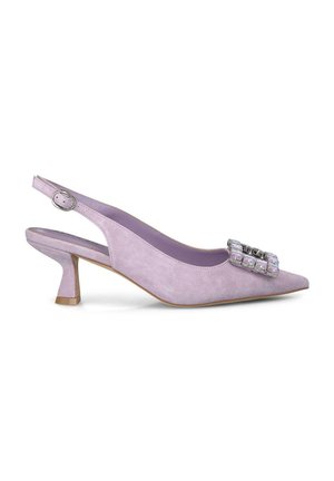 Zapato de tacón tipo slingback en suave ante lavanda con punta afilada, un adorno decorativo de strass y un tacón bajo tipo bloque para mayor estabilidad.