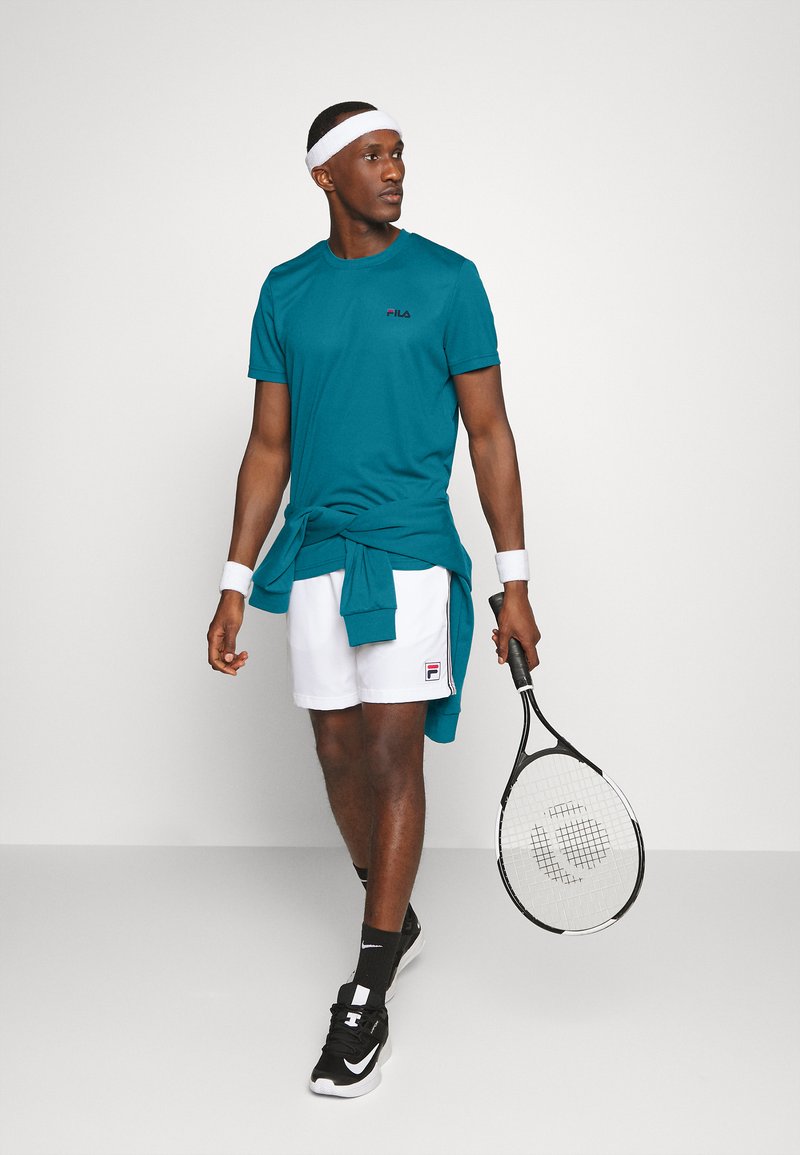 Herren Shirts | Fila LOGO SMALL T-Shirt basic blue coral/blau - ZZ13137 Herren Shirts | Fila LOGO SMALL T-Shirt basic blue coral/blau - ZZ13137