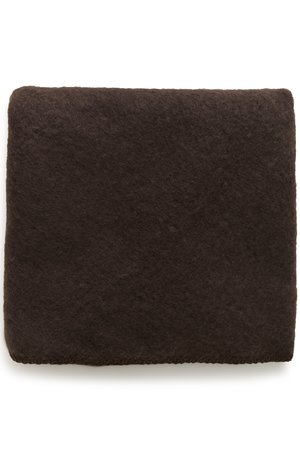 Couverture en feutre brun avec une texture douce, forme rectangulaire et bords finis. Matériau dense sans motifs visibles ni éléments métalliques.