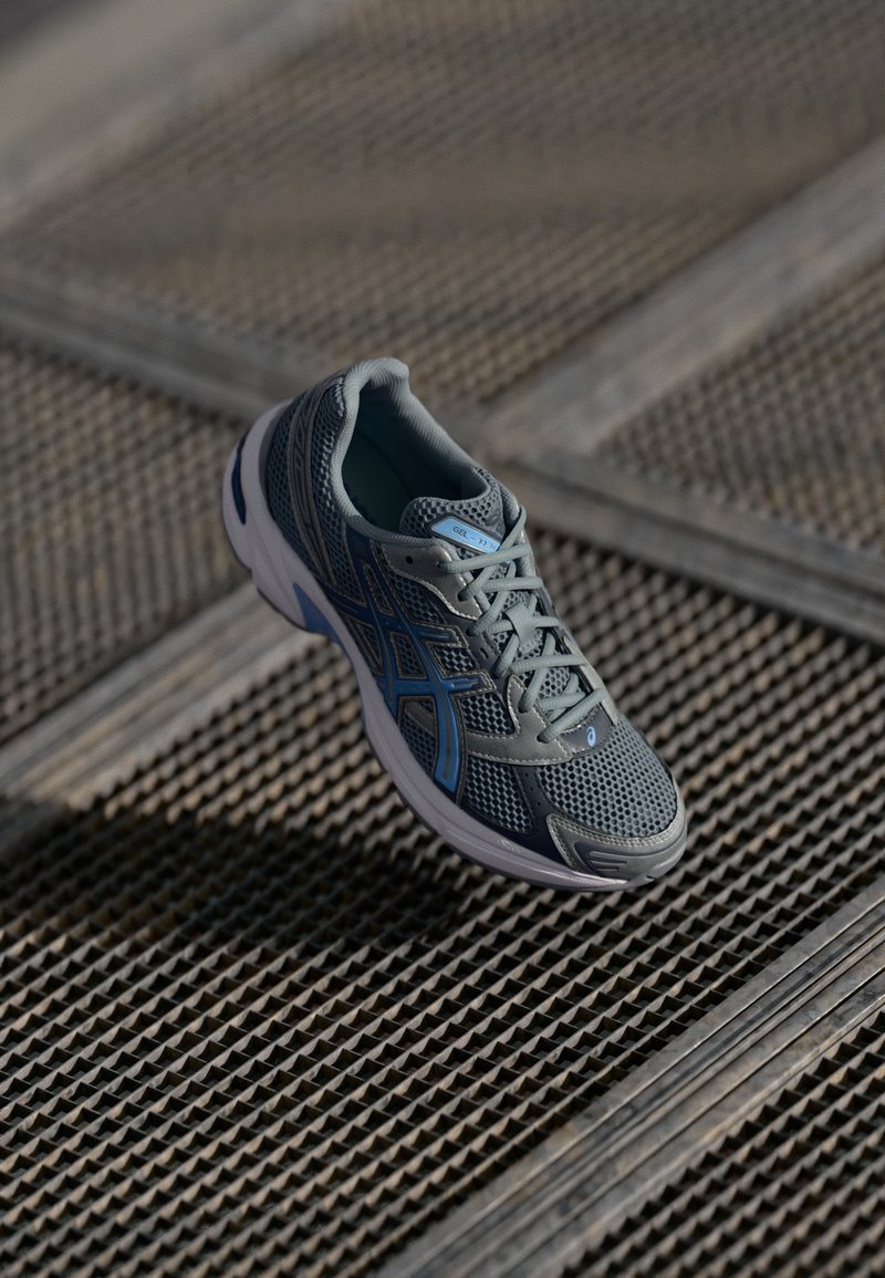 ASICS SportStyle GEL 1130 UNISEX - Športni copati - gravel/pure silver