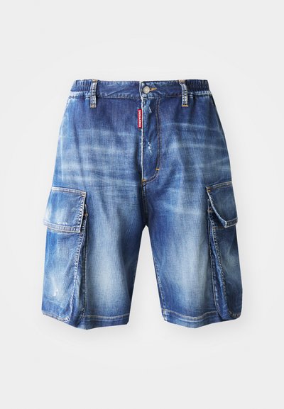 Denim cargo lühikesed püksid, millel on mugav lõige, helesinine pesu, kaks suurt külge taskut ja peen kulumisdetail, kummist vöökoht.