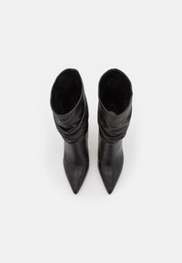 Guess Stivaletti con tacco - black