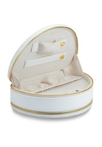 Estuche redondo para joyas en cuero sintético blanco con cremallera y herrajes dorados. Interior suave en color beige con compartimentos y correas elásticas para una mejor organización.