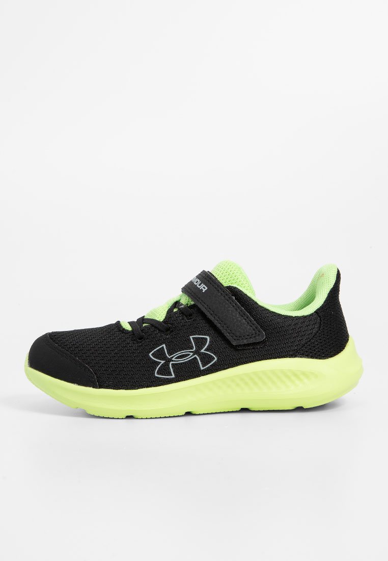 Schwarze Sportschuhe mit einem atmungsaktiven Mesh-Obermaterial, neongrünen Akzenten und einem Klettverschluss. Sie haben eine leichte, gepolsterte Sohle.