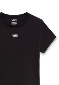 Zwarte katoenen t-shirt met een ronde hals, korte mouwen en een wit geborduurd "VANS" logo op de borst. Maat aangeduid als klein.
