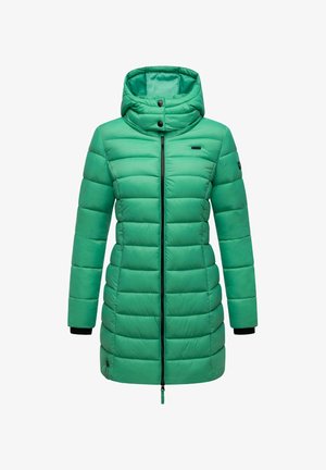 Zelena podložena prešita jakna s kapuco, sprednjim zadrgo in črnimi poudarki. Ima dolge rokave in kroj do sredine stegna.