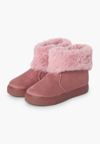 Botine roz până la gleznă cu un mansetă moale din blană sintetică, parte superioară din suede neted și talpă din cauciuc. Vârf rotund și design cu pernuțe pentru confort.