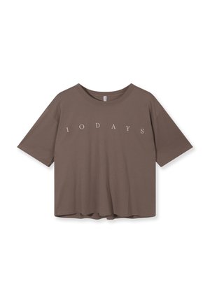 T-shirt court marron à manches courtes avec encolure ronde et texte blanc "10 DAYS" centré sur la poitrine.
