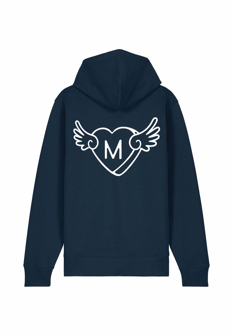 Felpa blu navy con una grafica bianca di un cuore con ali e la lettera "M". Il design è centrato sul retro e presenta maniche lunghe.