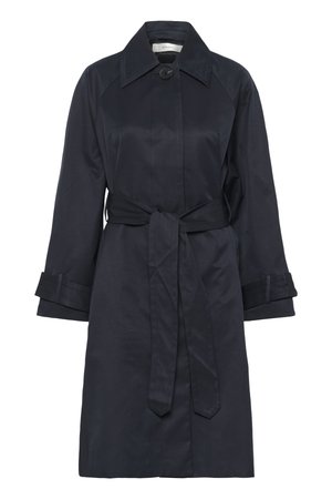 Námořnicky modrý trenčkot ke kolenům se širokým límcem, jednoknopovým zapínáním, sladěným pásem a nastavitelnými pásky na manžetách dlouhých rukávů.