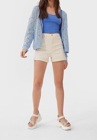Stradivarius Shorts di jeans - beige