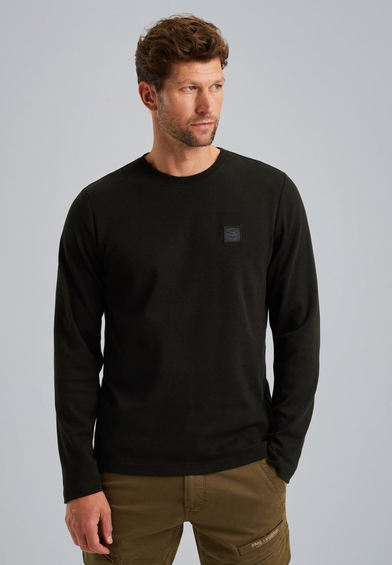 Schwarzer langärmeliger Rundhalsausschnitt Sweatshirt aus Baumwollmischung, mit einem kleinen Logo-Patch auf der Brust sowie einem gerippten Halsausschnitt und Bündchen.