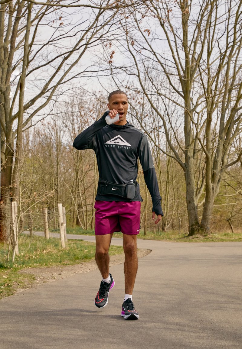 nike trail sweatshirt