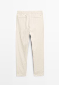 Pantaloni di cotone beige chiaro con vita elasticizzata, taglio dritto e due tasche posteriori, caratterizzati da una superficie leggermente strutturata.