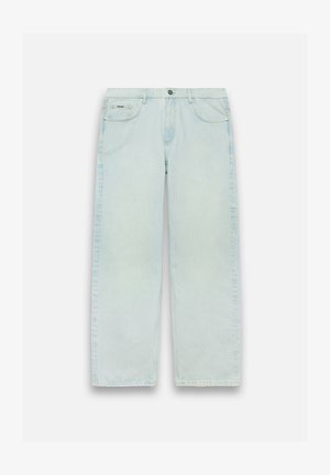 Hellblaue Denim-Jeans mit einem lockeren, weiten Schnitt. Zu den Eigenschaften gehören zwei frontale Taschen, ein Knopfverschluss und minimalistische Details.