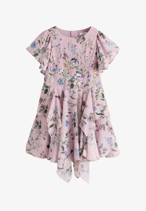 Pinkes Blumen Kleid mit kurzen flatternden Ärmeln, Pailletten Schmetterling- und Blumenverzierungen am Oberteil und asymmetrischem, geschichtetem Saum.