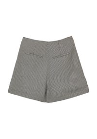 Shorts en pied-de-poule noir et blanc avec une coupe ajustée, dotés de deux poches arrière et d'une texture lisse. L'avant a une finition soignée.