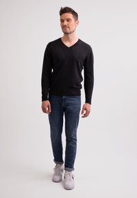CASH-MERE V-AUSSCHNITT - Strickpullover - dunkel anthrazit