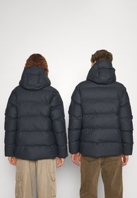 Rains ALTA PUFFER JACKET UNISEX - Zimná bunda - navy