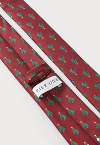 Pier One Slips - red