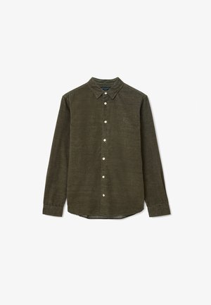 Donkergroene blouse met lange mouwen, een kraag en crèmekleurige knopen, plat gelegd op een witte achtergrond.