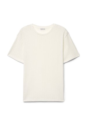 Weißes kurzärmeliges Strick-T-Shirt mit dezentem strukturiertem Muster und rundem Ausschnitt, flach auf weißem Hintergrund ausgelegt.