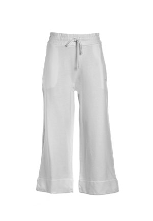 Pantaloni bianchi a gamba larga realizzati in tessuto morbido, con una cintura elastica dotata di cordoncino e orli arrotolati alle caviglie.