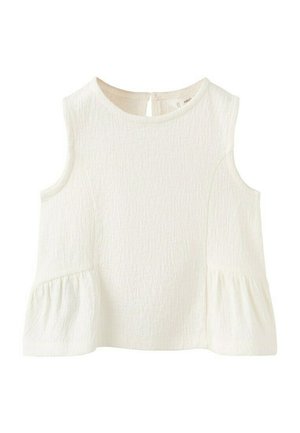 Blouse blanche texturée sans manches avec encolure ronde, panneaux latéraux froncés et petite fermeture par bouton au dos.