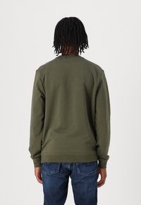 Guess AUDLEY  - Melegítőfelső - olive morning