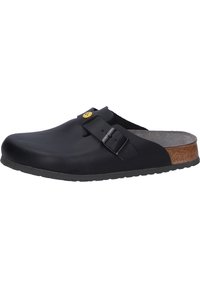 Schwarze Schlupfclogs aus glattem Material, mit einem Lederband und einer Metall-Schnalle, texturiertem Korkfußbett und Gummisohle.