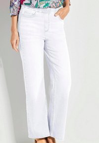 Witte jeans met wijde pijpen, een gladde textuur en een elastische tailleband. Bevat voorzakken en heeft een rechte snit, ideaal voor casual draag.